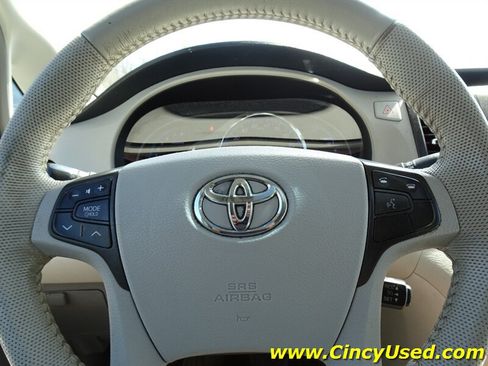 Used 2014 Toyota Sienna XLE FWD image 30
