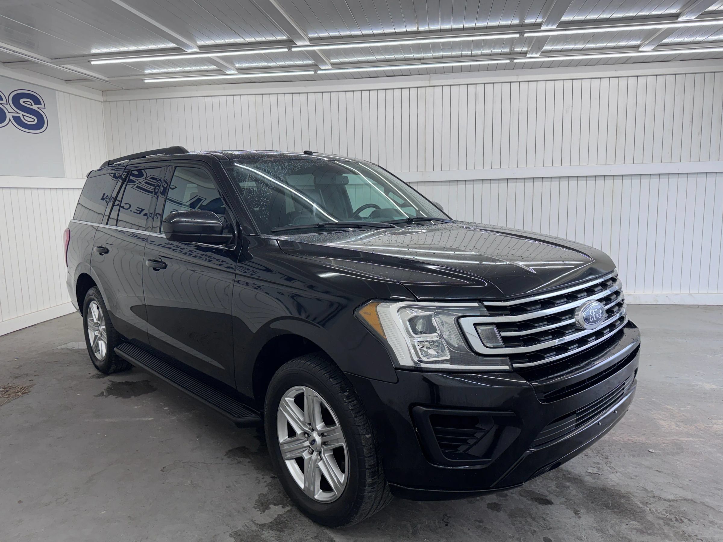 Used 2018 Ford Expedition XL AWD/4WD image 3