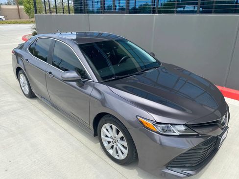 Used 2020 Toyota Camry LE w/ Carpet Mat Package FWD image 31
