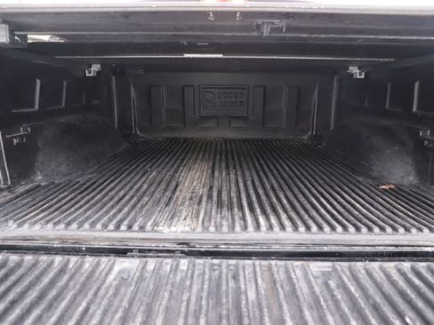 Used 2019 RAM 1500 Classic SLT w/ Black Appearance Group AWD/4WD image 27