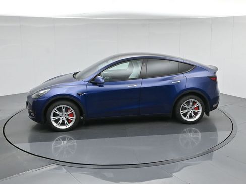 Used 2024 Tesla Model Y Long Range image 40