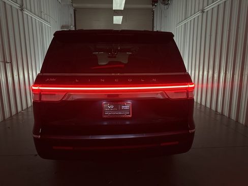 Used 2022 Lincoln Navigator Reserve image 9