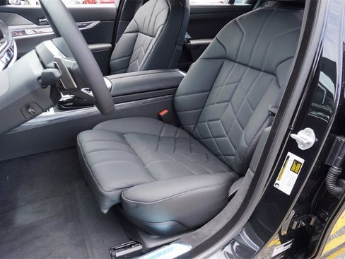 New 2025 BMW 740i w/ Executive Package image 21