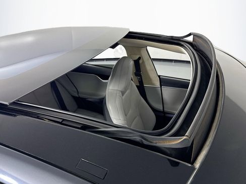 Used 2016 Tesla Model S P90D image 21