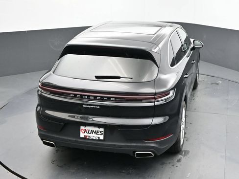 Used 2024 Porsche Cayenne AWD/4WD image 23
