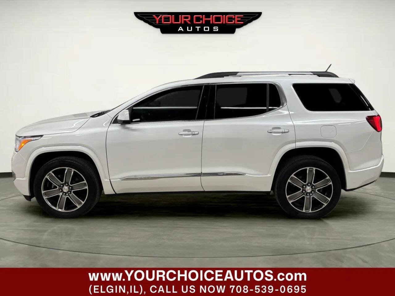 Used 2017 GMC Acadia Denali w/ Technology Package AWD/4WD image 2
