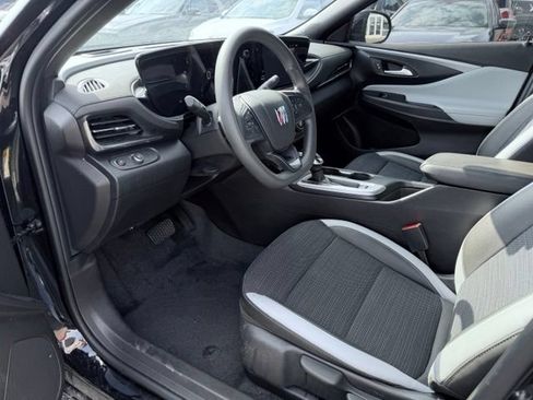 Used 2025 Buick Envista Preferred w/ Advanced Safety Package FWD image 17