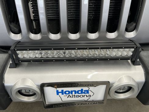 Used 2015 Jeep Wrangler Unlimited Sahara w/ Connectivity Group image 22