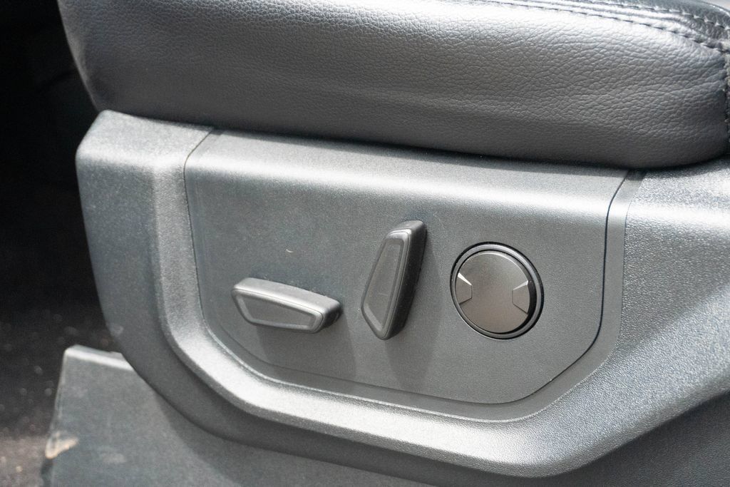 Used 2021 Ford Expedition XLT RWD image 16