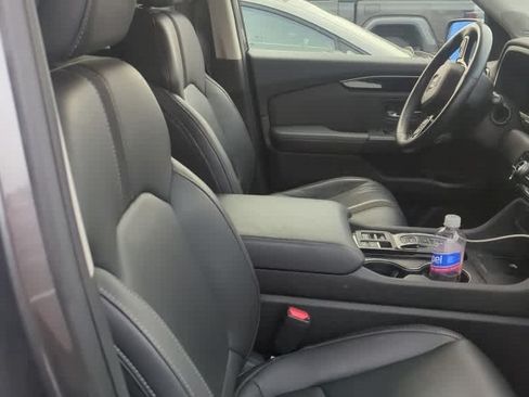 Used 2023 Honda Pilot Touring image 3