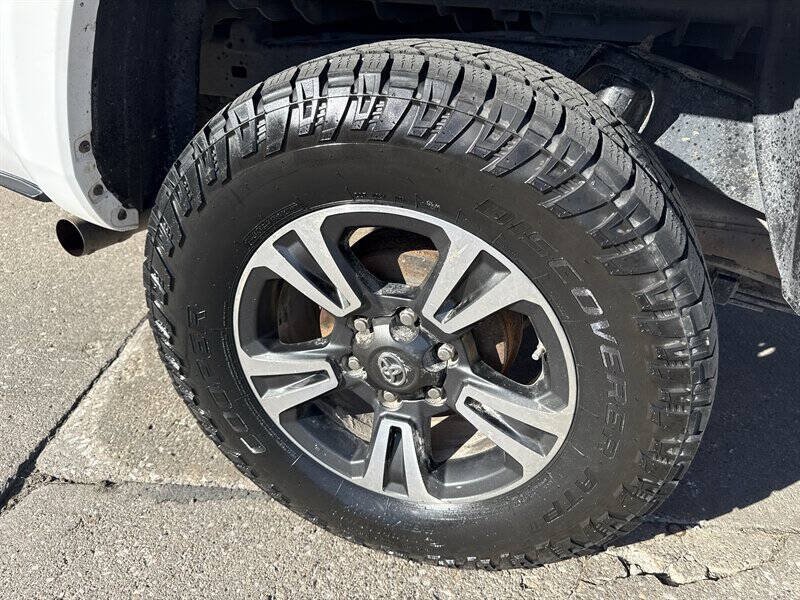 Used 2016 Toyota Tacoma TRD Sport AWD/4WD image 14