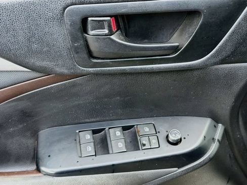 Used 2019 Toyota Highlander LE FWD image 23
