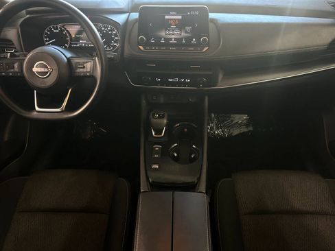Used 2024 Nissan Rogue SV FWD image 4