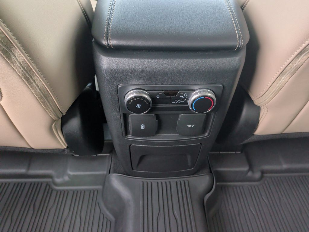 Certified 2022 Ford Explorer XLT w/ Equipment Group 202A AWD/4WD image 19