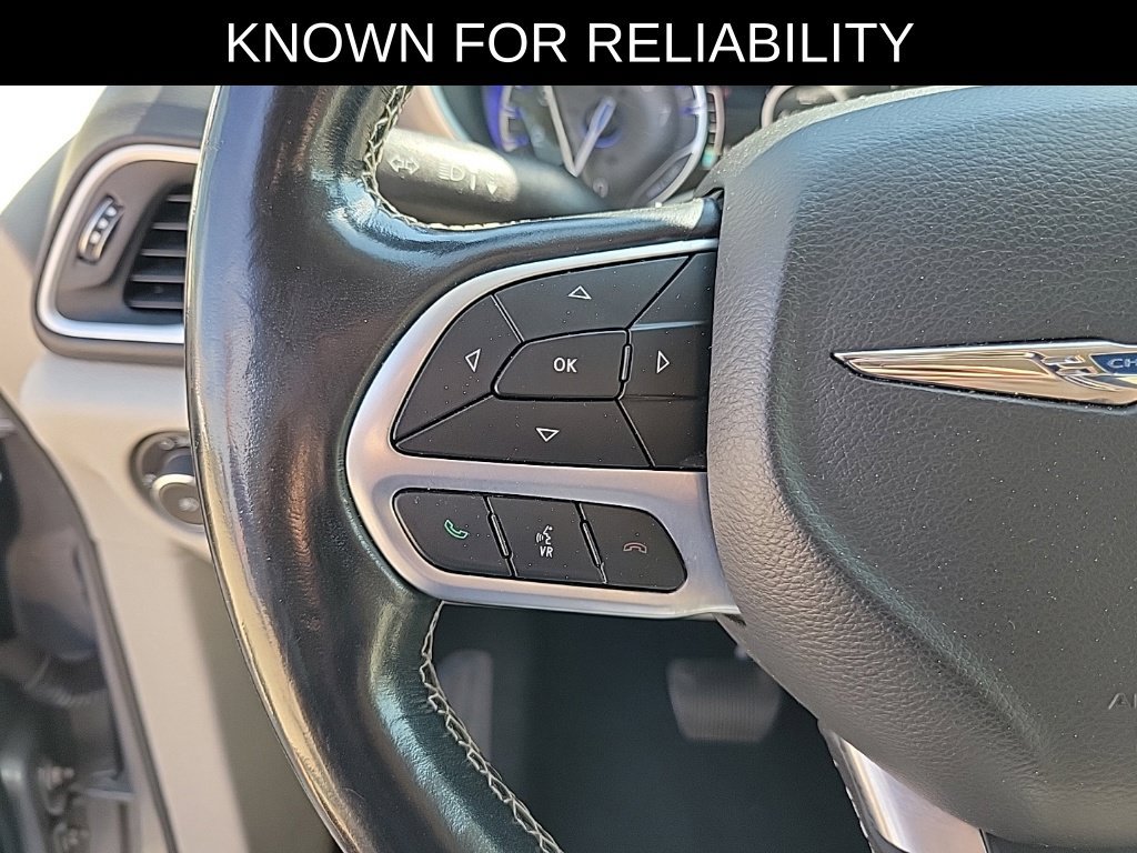 Used 2021 Chrysler Pacifica Touring-L FWD image 22
