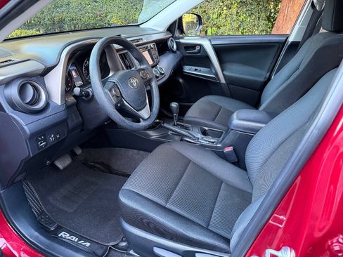Used 2018 Toyota RAV4 LE w/ All Weather Liner Package FWD image 11