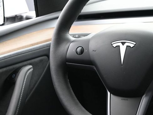 Used 2024 Tesla Model Y Long Range image 29