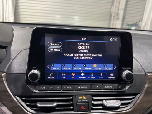 Used 2024 Nissan Altima 2.5 SV FWD image 24
