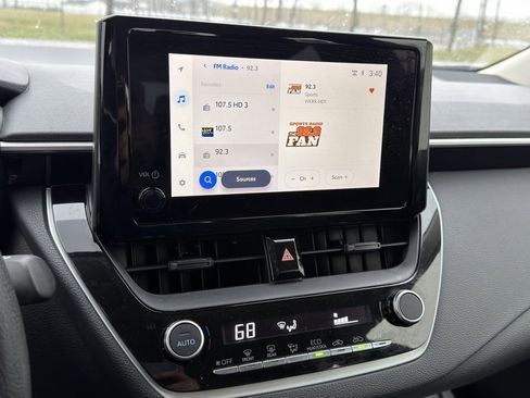 Used 2025 Toyota Corolla LE image 39