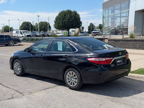 Used 2015 Toyota Camry LE FWD image 4