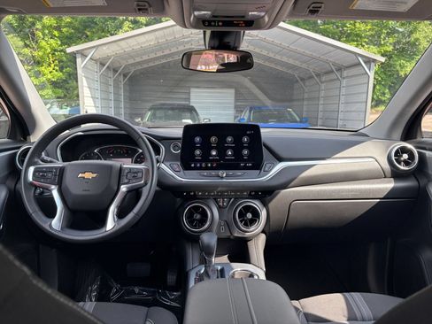 Used 2025 Chevrolet Blazer LT FWD image 32