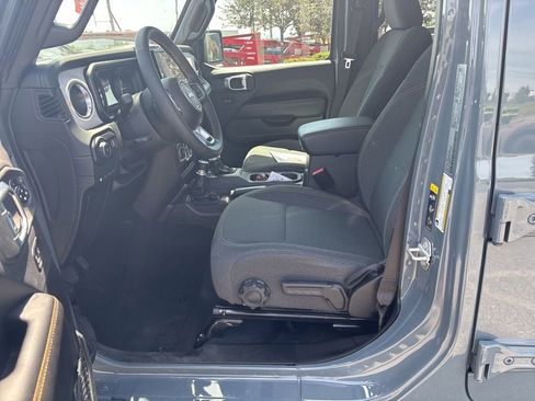 Used 2024 Jeep Wrangler Unlimited Sahara AWD/4WD image 10
