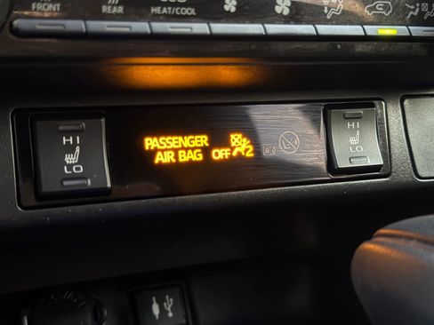 Used 2019 Toyota RAV4 XLE w/ Convenience Package FWD image 41