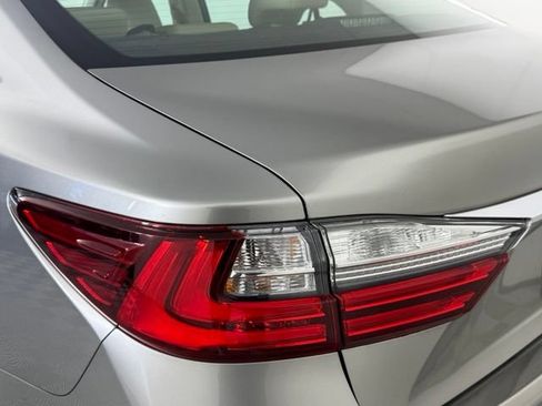 Used 2018 Lexus ES 350 w/ Premier Package FWD image 18