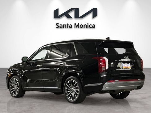 Used 2023 Hyundai Palisade Calligraphy image 3