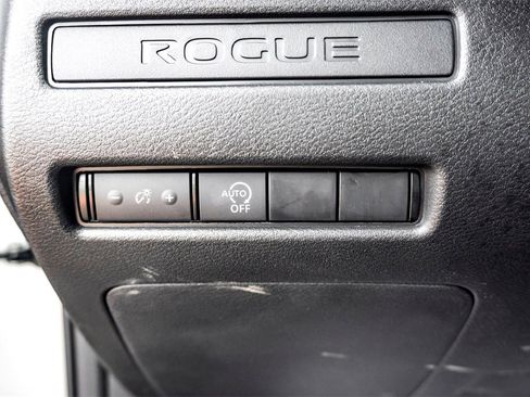 Used 2025 Nissan Rogue S image 16