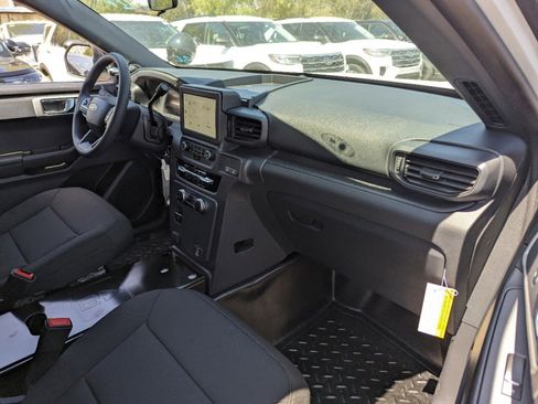 New 2025 Ford Explorer Base image 14