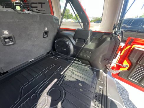 Used 2018 Jeep Wrangler Unlimited Sahara AWD/4WD image 33