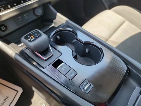 Used 2025 Nissan Rogue SV FWD image 23