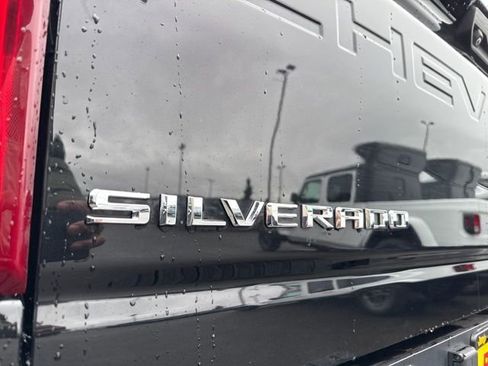 Used 2021 Chevrolet Silverado 2500 LTZ w/ LTZ Premium Package image 17