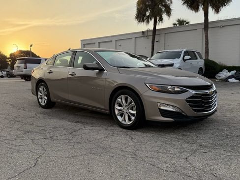 Used 2024 Chevrolet Malibu LT FWD image 2