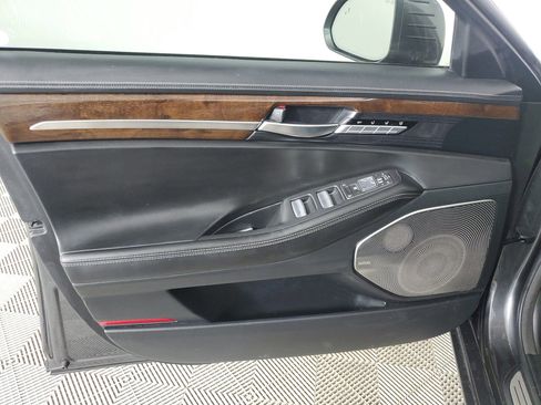 Used 2017 Genesis G90 3.3T Premium RWD image 23