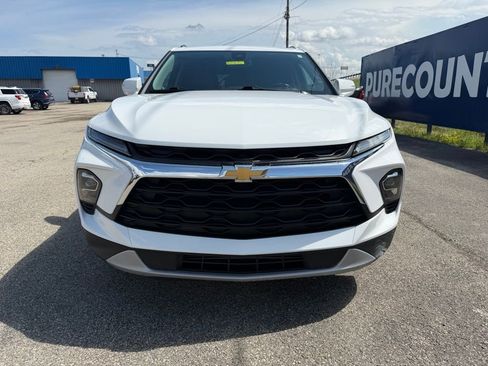 Used 2024 Chevrolet Blazer LT image 2