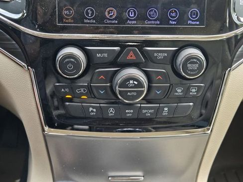 Used 2019 Jeep Grand Cherokee Limited RWD image 15