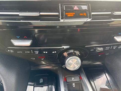 Used 2022 Acura MDX SH-AWD image 15