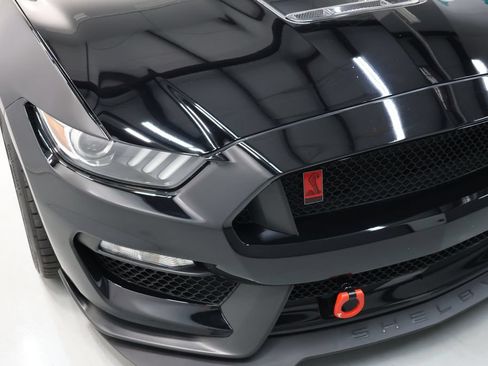 Used 2019 Ford Mustang Shelby GT350R w/ GT350R Equipment Group 920A RWD image 59