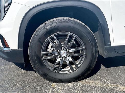 Used 2025 GMC Acadia Elevation FWD image 9