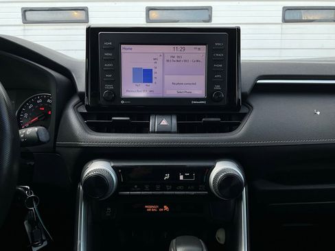 Used 2020 Toyota RAV4 LE image 23