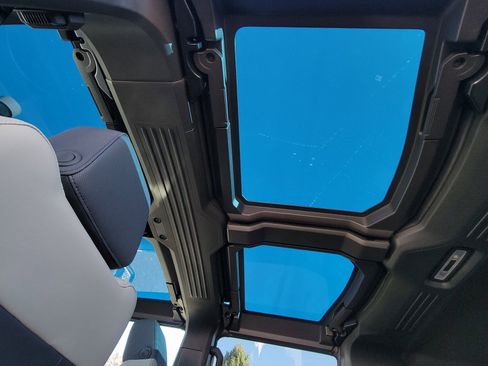 New 2026 GMC Hummer EV SUV w/ LPO, Dark Essentials Package AWD/4WD image 8