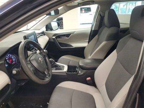 Used 2022 Toyota RAV4 XLE image 16