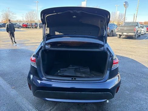 Used 2020 Toyota Corolla LE image 12