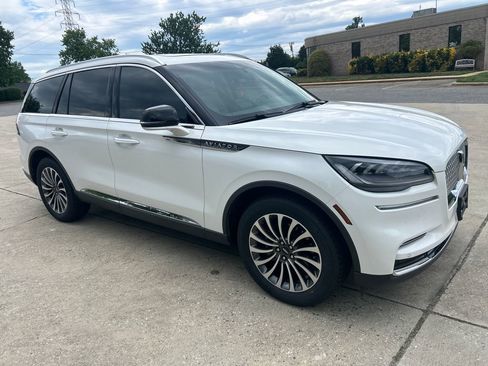 Certified 2024 Lincoln Aviator AWD w/ Premium Package image 9