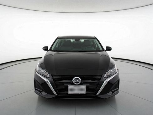 Used 2025 Nissan Altima 2.5 SV image 2