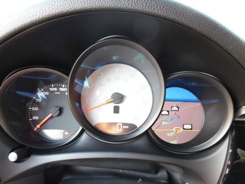 Used 2015 Porsche Macan S w/ Premium Package Plus image 13