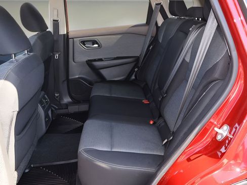 Used 2021 Nissan Rogue SV FWD image 12