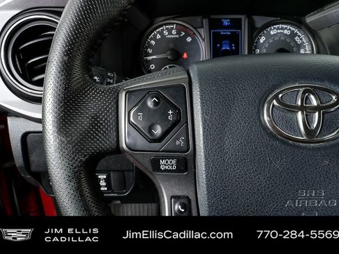 Used 2020 Toyota Tacoma TRD Sport image 10